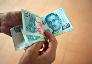 A_Closer_Look_Singapore's_1.2%_Economic_Growth_Amidst_Global_Uncertainties