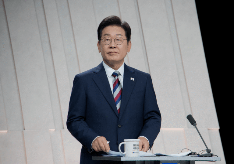 Lee Leads, As South Korea’s Election Nears Its Climax